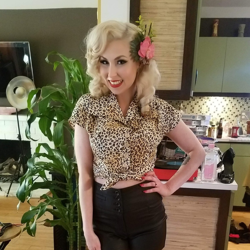 Women's retro leopard button down tie top
